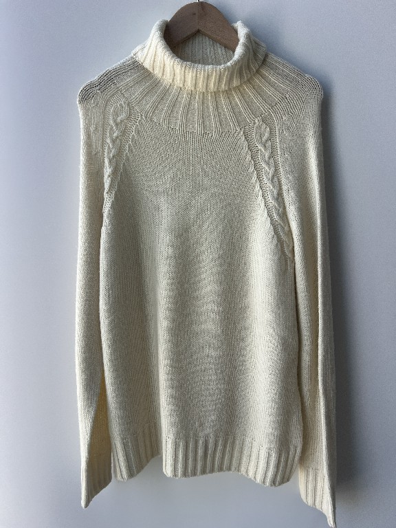 Warum ist ein Rollkragenpullover immer noch eine der klügsten Entscheidungen für moderne Kleiderschränke?