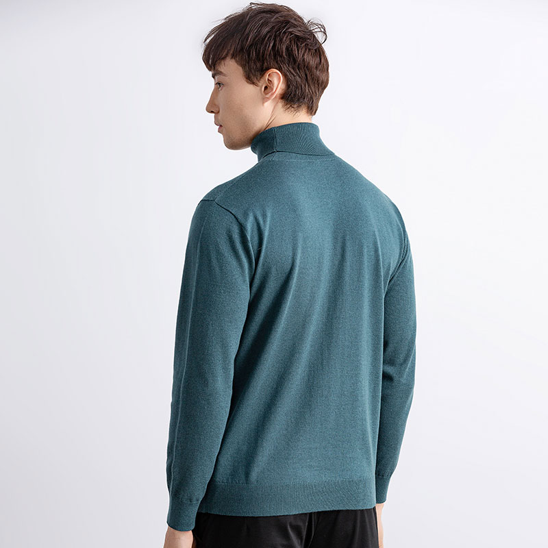 Schwarzer Rollkragenpullover